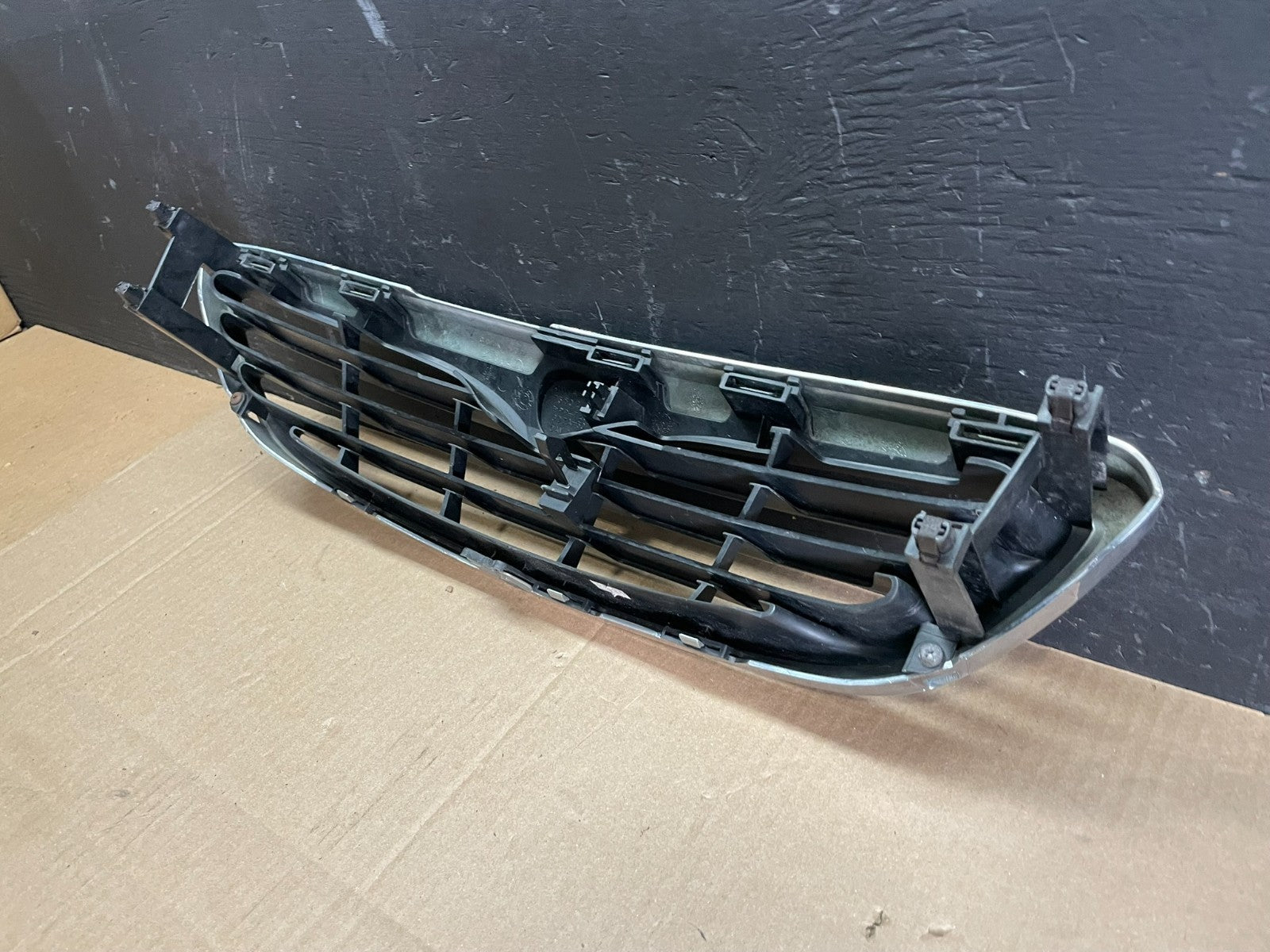 1999 Mazda 626 Front Upper Grill Grille Oem AB7601 DG6