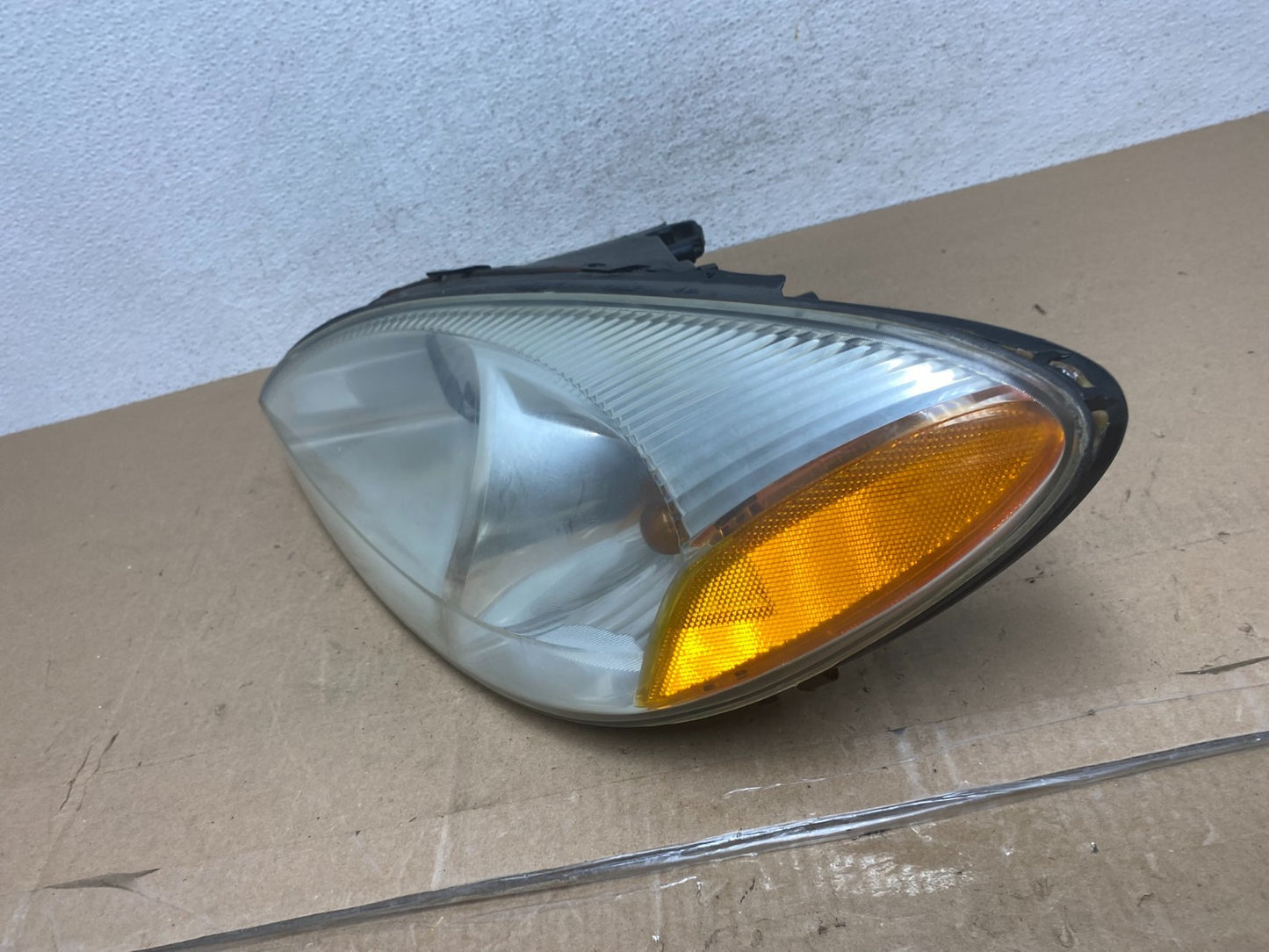 2000 to 2007 Ford Taurus Left Driver LH Side Halogen Headlight AE6794 DW1