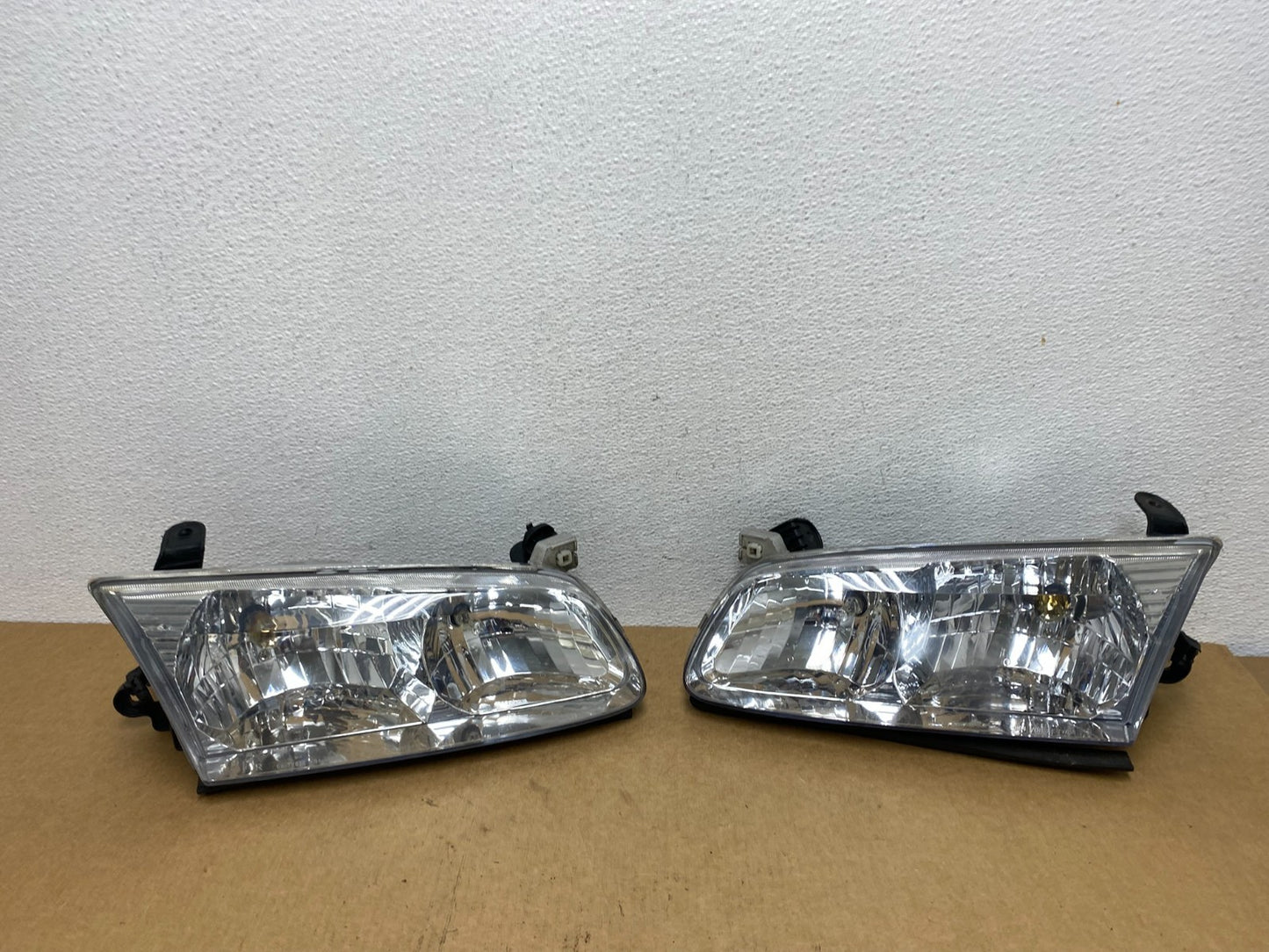 2000 to 2001 Toyota Camry Front Left+Right Side Headlights AC1734 DW0