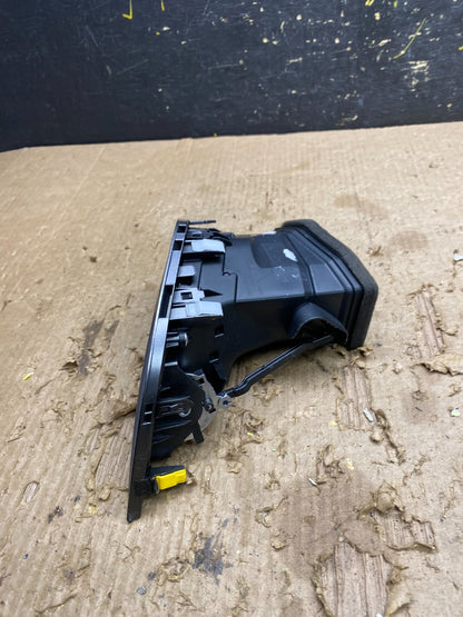 2017 to 2018 Hyundai Santa Fe Dashboard Center Left AC Air Heater Vent Z9652 DG4