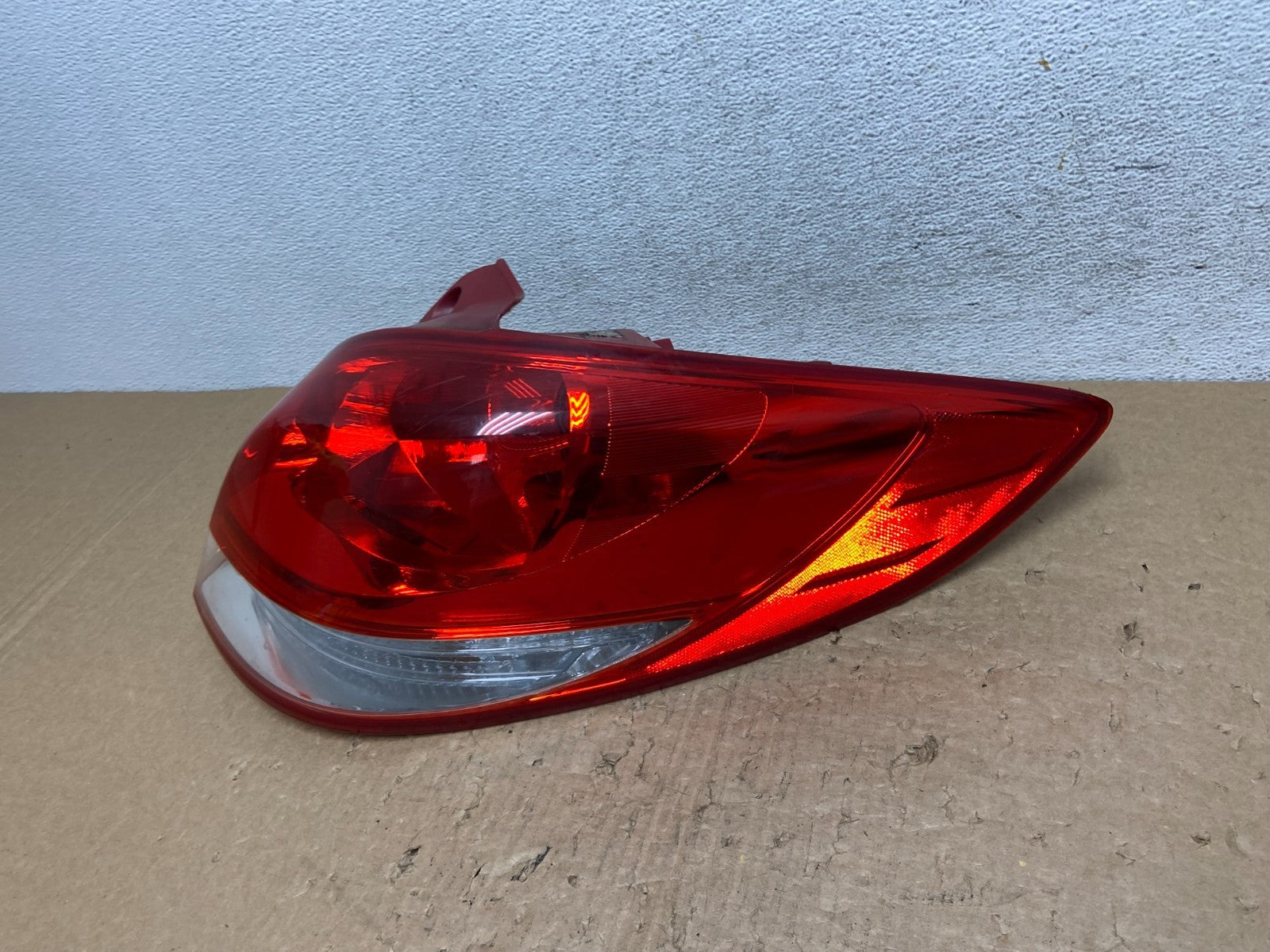 2012 2013 2014 Hyundai Veloster Right Passenger RH Tail light AF8115 DW1