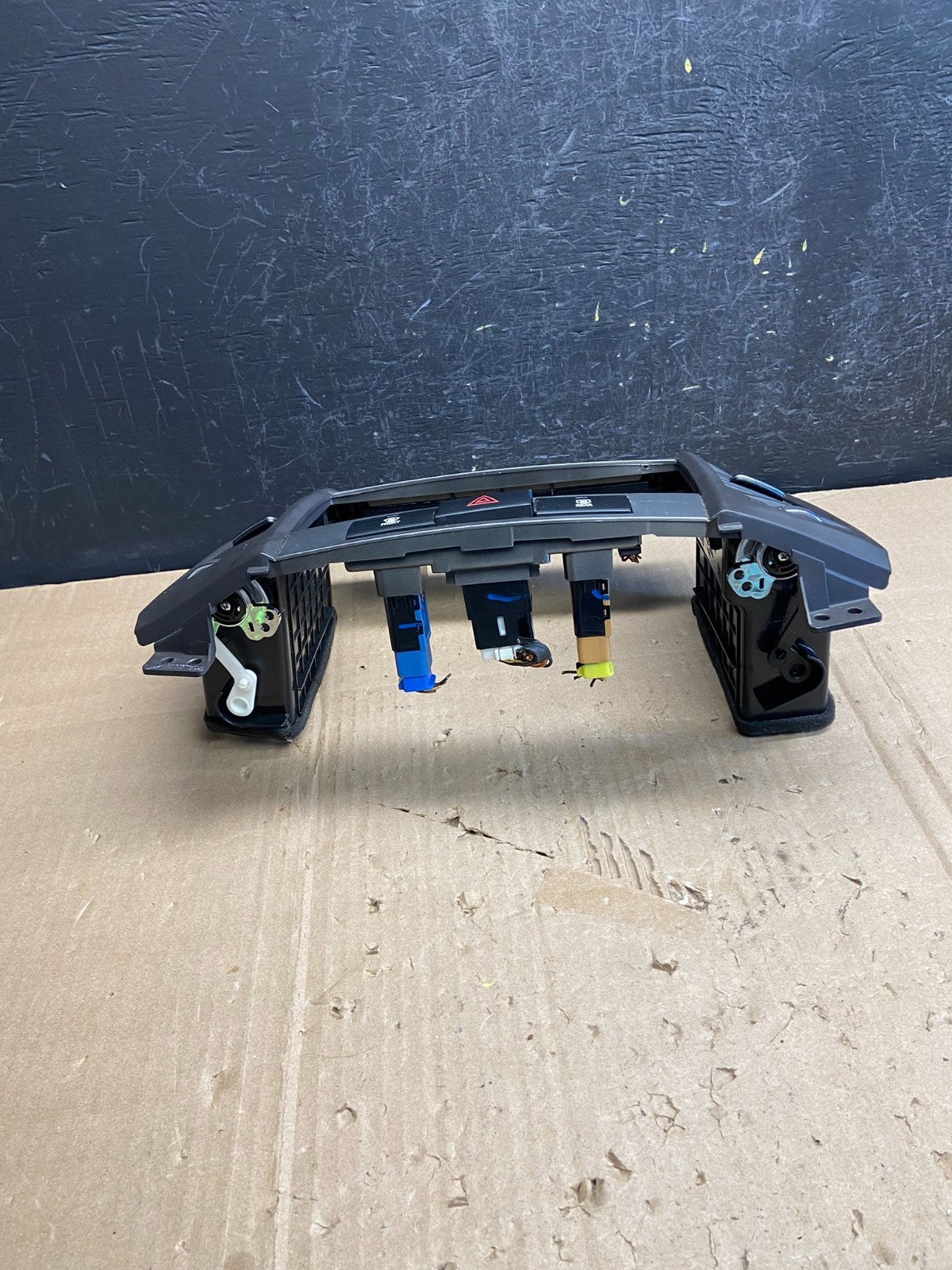 2007 to 2009 Hyundai Santa Fe Center Dashboard Radio Bezel Trim AE1750 DG3