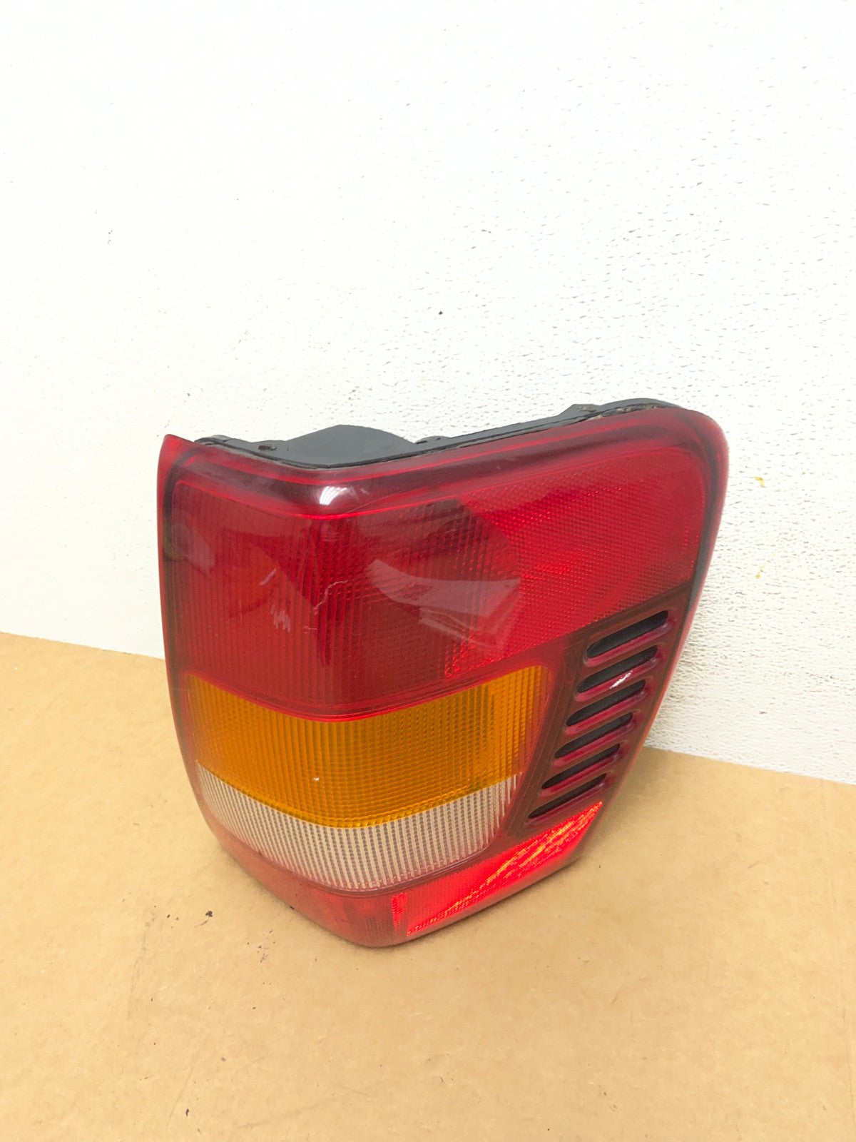 1999-2004 Jeep Grand Cherokee WJ Right Passenger Rh Tail Light AE2982 LK0