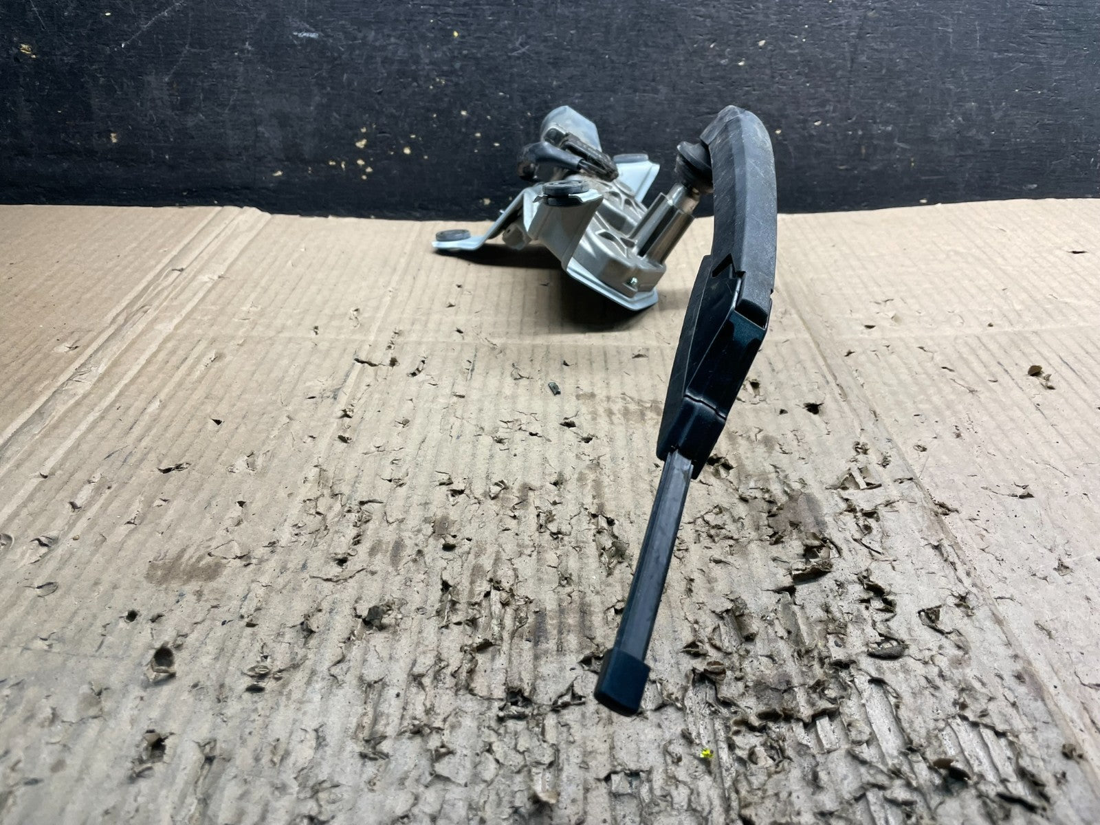 2014-2015 Kia Sorento Rear Glass Windshield Wiper Motor Y0001 DG4