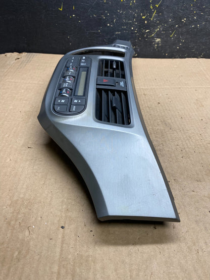2005 to 2010 Honda Odyssey  Radio Climate Control Dash Trim Bezel z0169 DG1