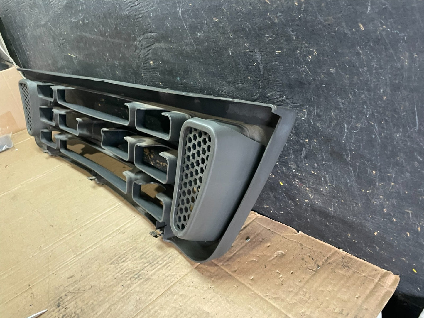 2003 to 2007 Ford Econoline E150 E250 E350 Front Grille Grille OEM  t3892 DG8