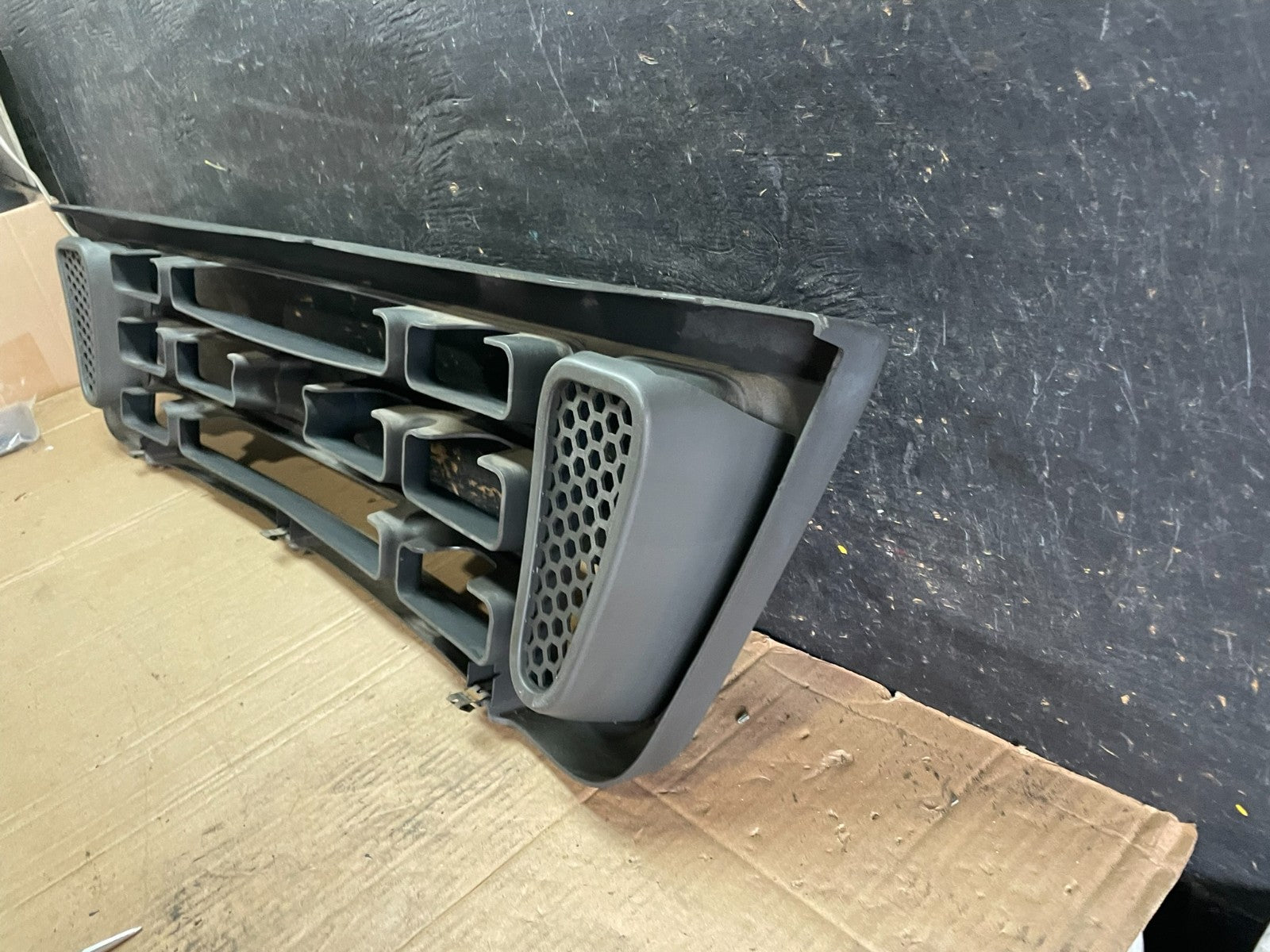 2003 to 2007 Ford Econoline E150 E250 E350 Front Grille Grille OEM  t3892 DG8