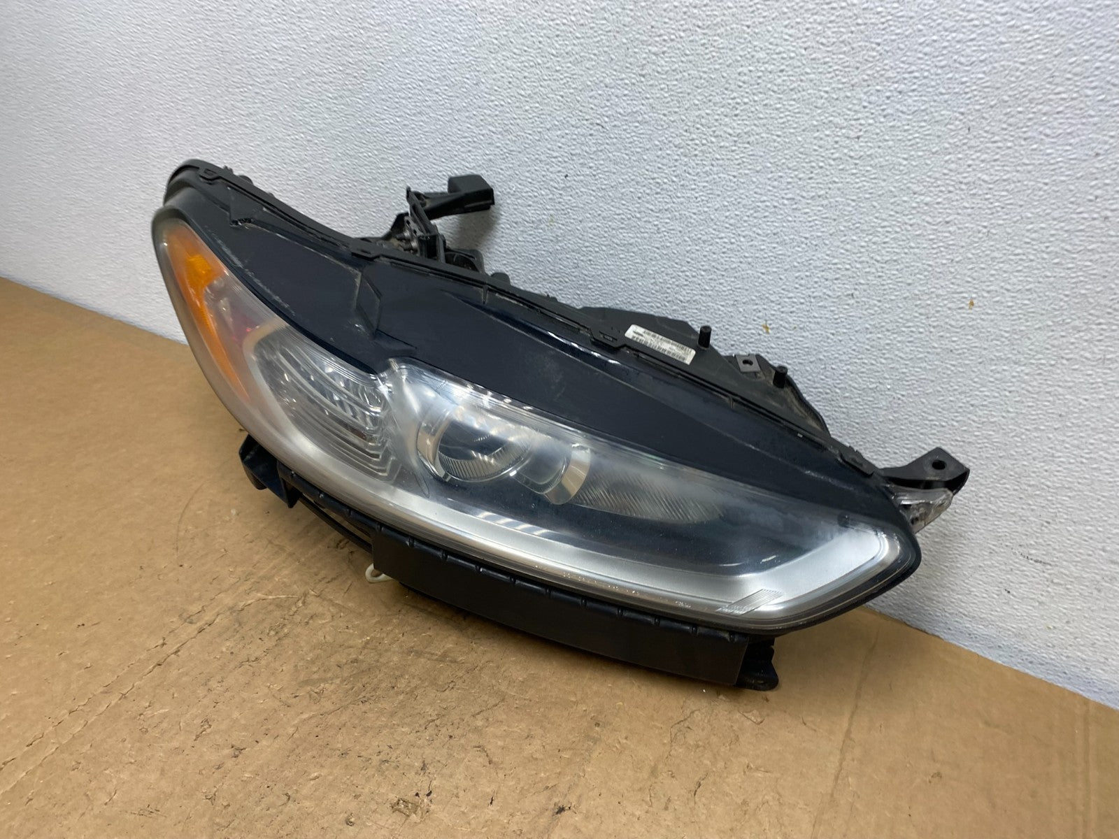 2013 to 2016 Ford Fusion Right Passenger Rh Side Headlight AD0587 DW1