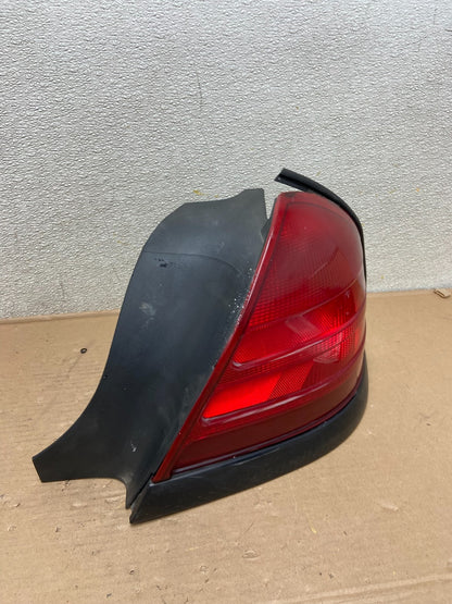 2003-2011 Ford Crown Victoria Right Passenger Rh Side Tail Light  AA9945 LK2