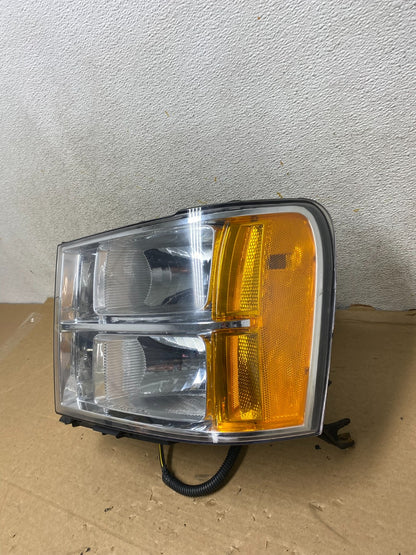 2007 - 2014 GMC Sierra Left Driver LH Side Halogen Headlight AH8260 DW2