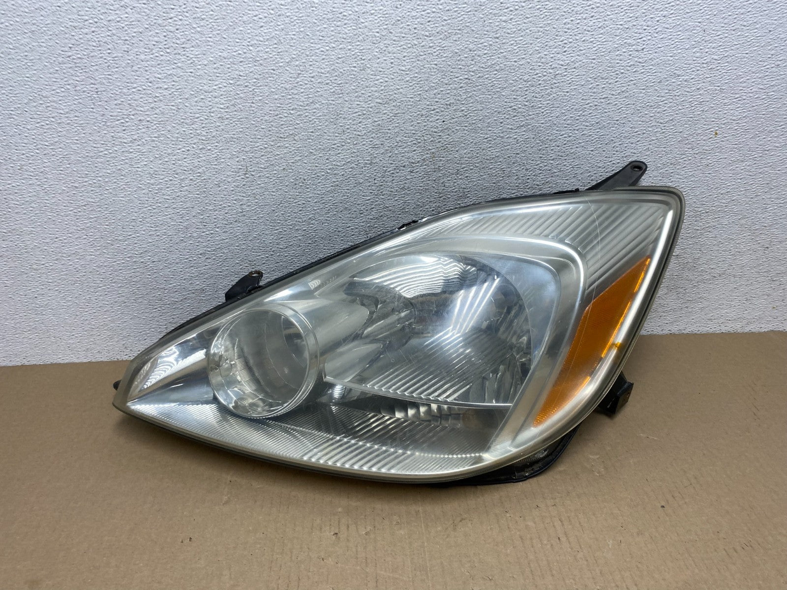 2004-2005 Toyota Sienna Left Driver LH Side Halogen Headlight AF5780 DW0