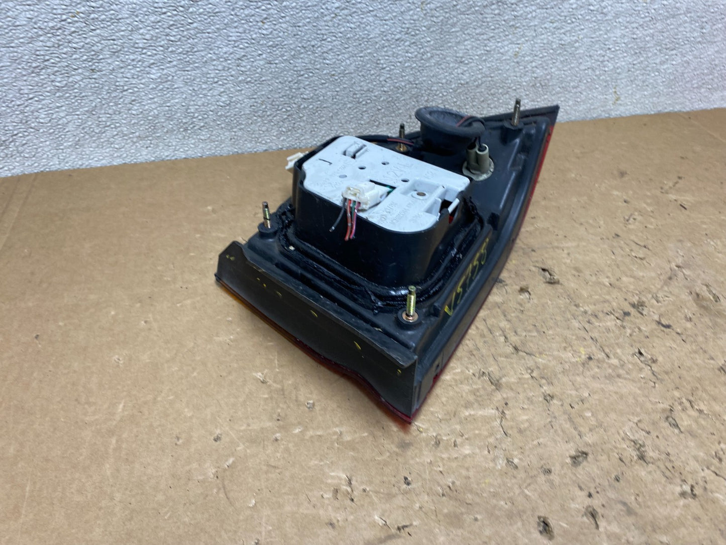 1995 1996 Nissan Maxima Left Driver LH Side Tail light Oem V5758 DW5