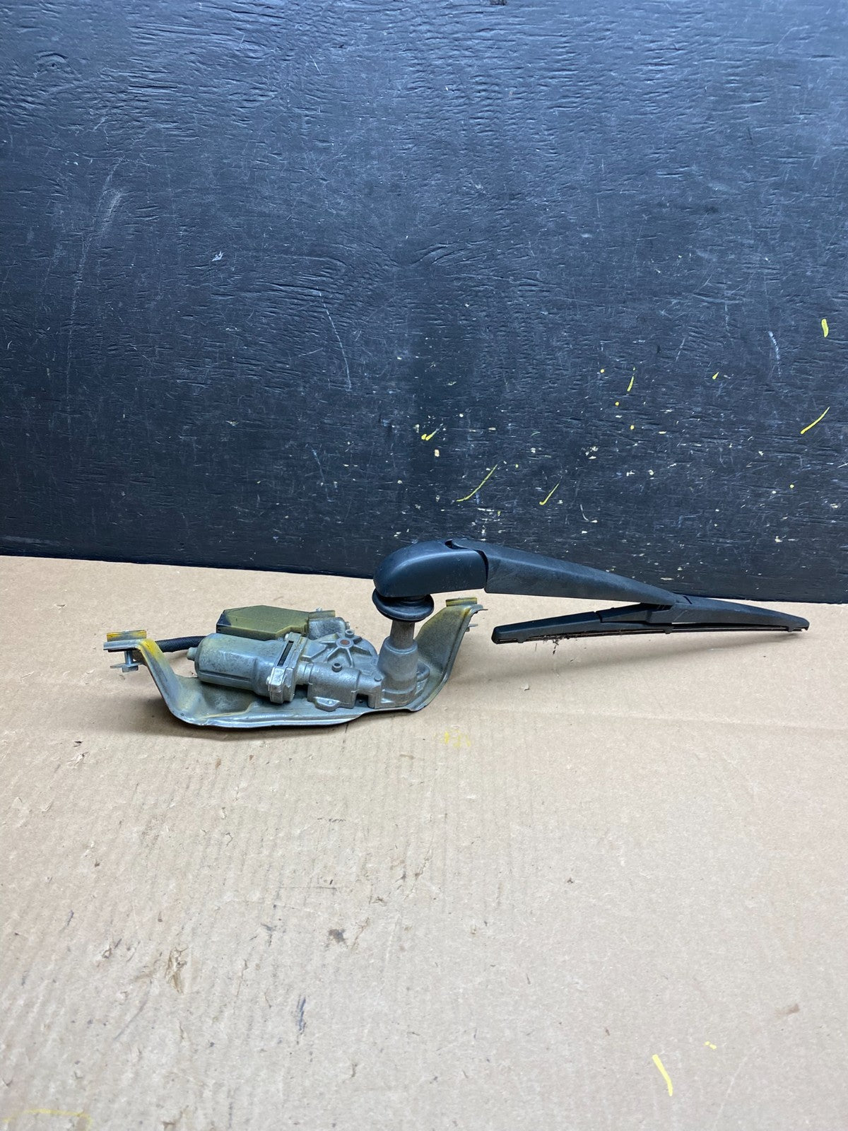 2012 to 2017 Toyota Prius V Rear Wiper Windshield Motor T4626 DG3
