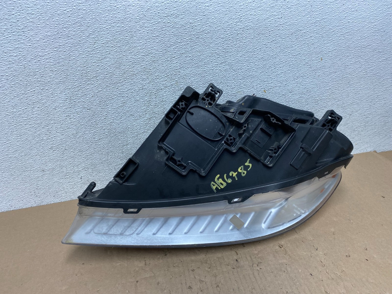 2008 to 2013 Volvo XC70 V70 S80 Right Passenger Side Halogen Headlight AG6785 DW7