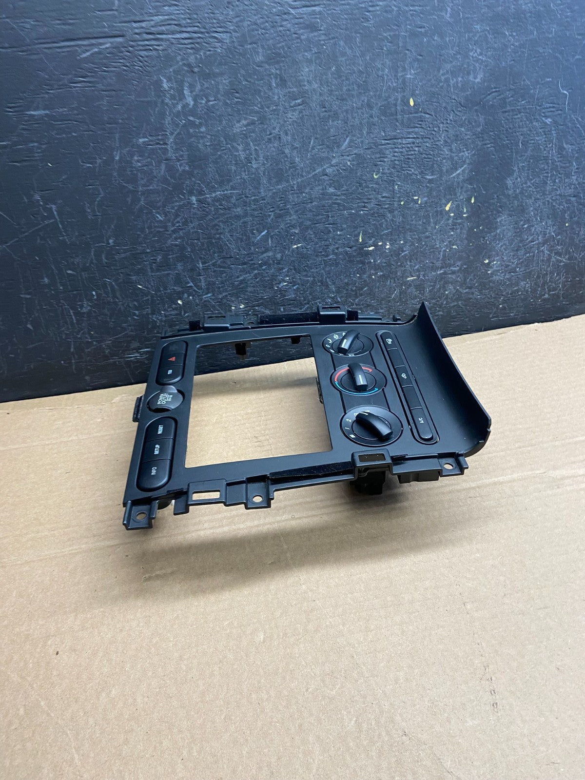 2005 to 2009 Ford Mustang Heater Climate Control Radio Dash Bezel af2425 DG1