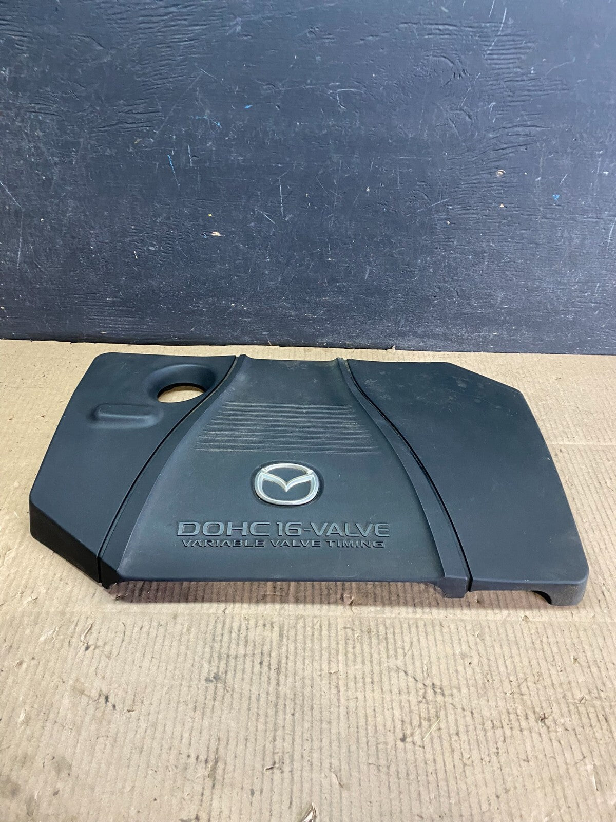 2004 to 2006 Mazda 3 DOHC 16 VALVE Engine Shield Top Cover i3389 DG1 Oem0