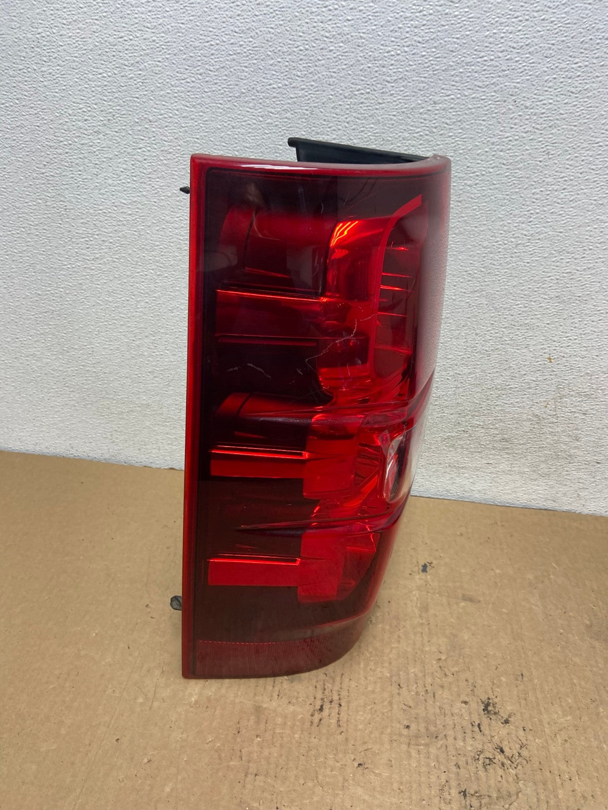 2008-2014 Chevrolet Tahoe Suburban Driver Lh Left Side Tail Light AG2286 LK2