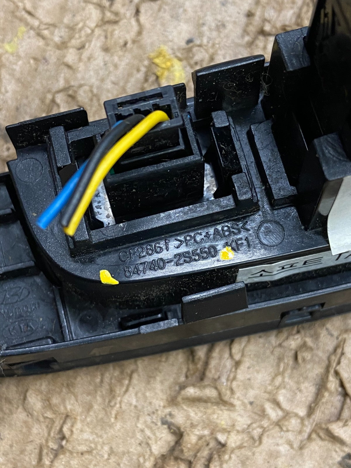 2010 to 2013 Hyundai Tucson Dash Dashboard Center Warning Hazard Switch V7924 DG5