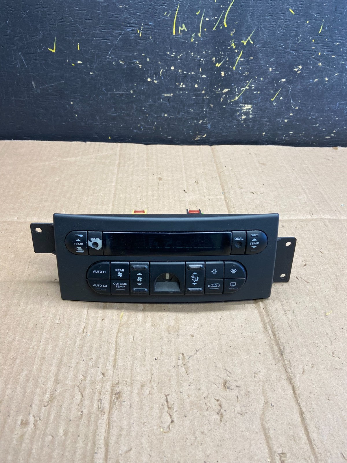 2004 - 2006 Chrysler Pacifica Heater AC Climate Temperature Control AA7889  DG0