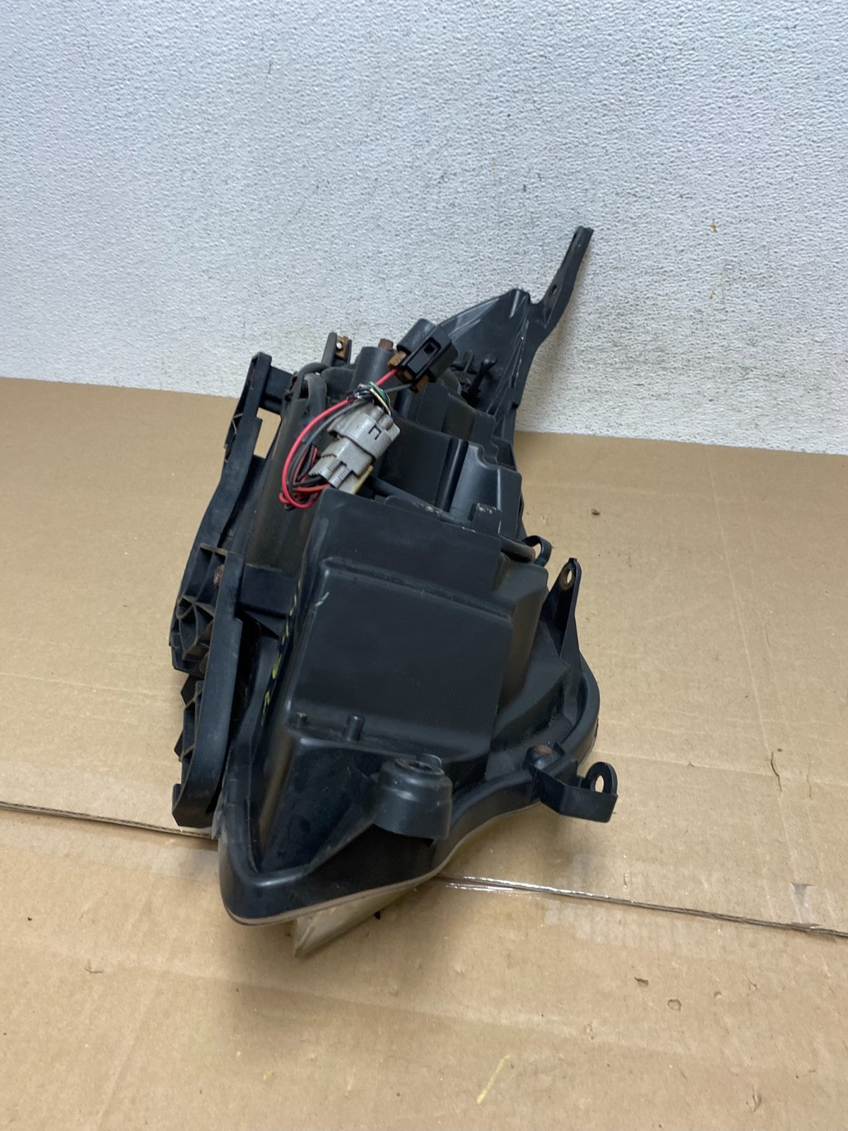 2009-2013 Subaru Forester Left Driver LH Halogen Headlight AE4903 DW7