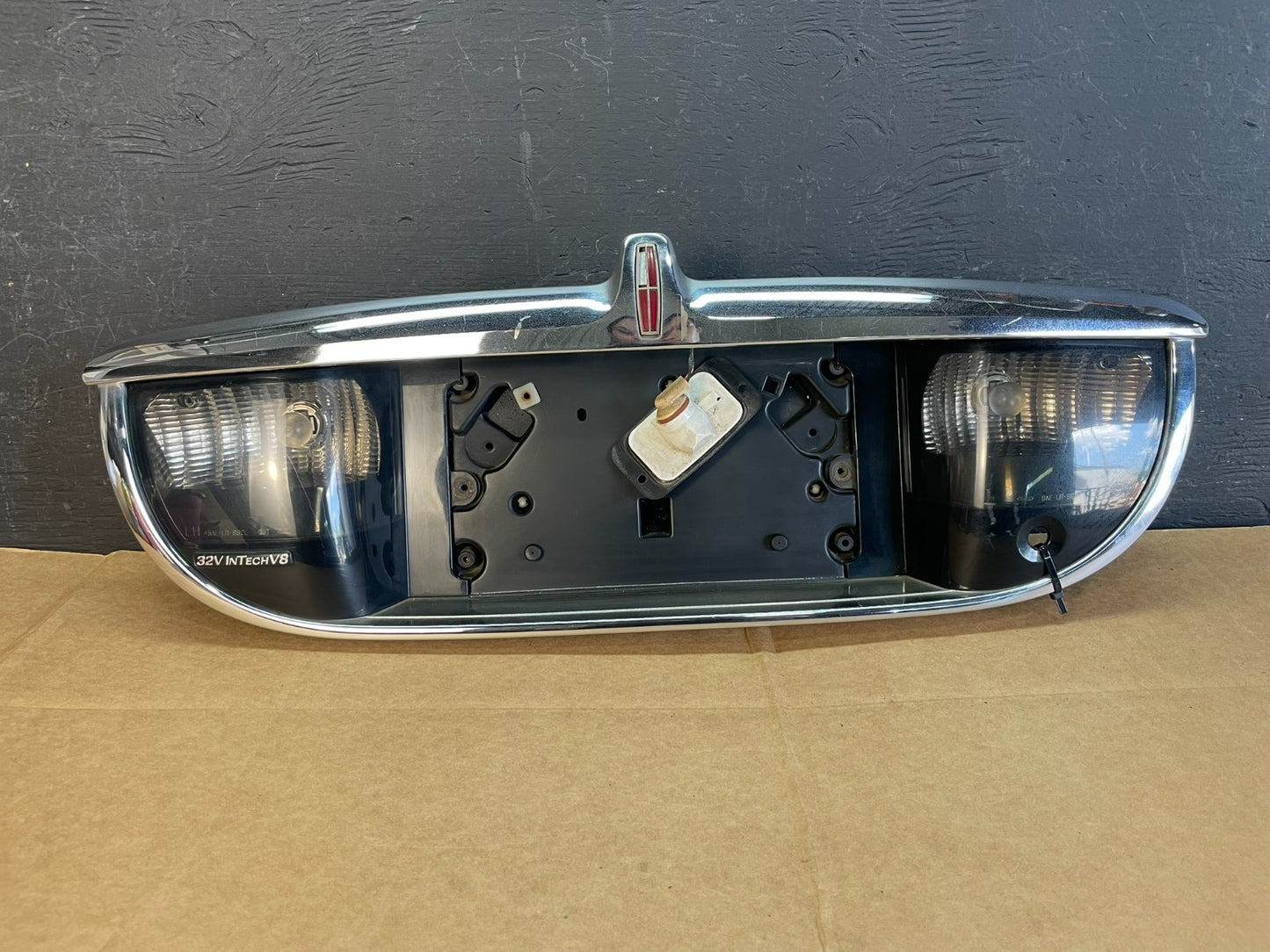 1999-2002 Lincoln Continental License Plate Panel Backup Lights Trim ae0787 DG0