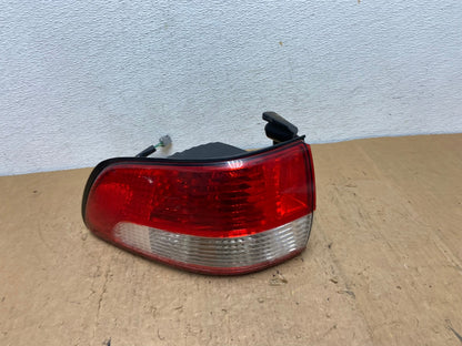 2001 2002 2003 Toyota Sienna Left Driver Lh Side Tail Light AD0662 LK0