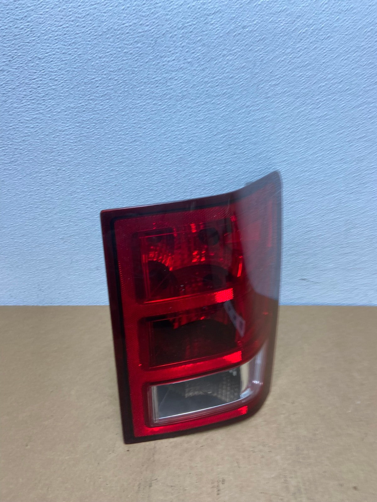 2005 - 2006 Jeep Grand Cherokee Right Passenger Rh Side Tail Light AC1753 LK2