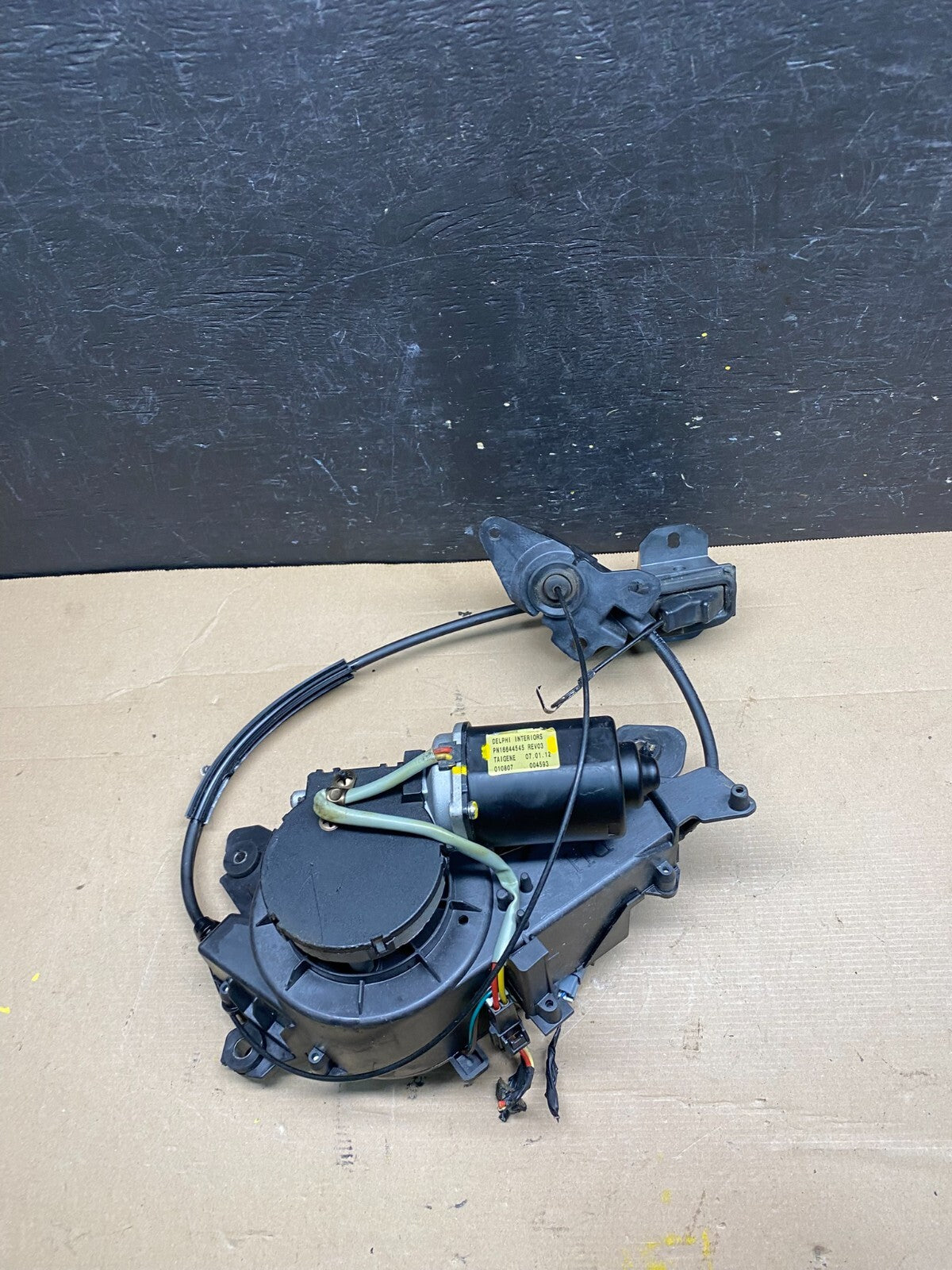 2007-2014 Kia Sedona Left Electric Power Sliding Door Motor Regulator N7371 DG5