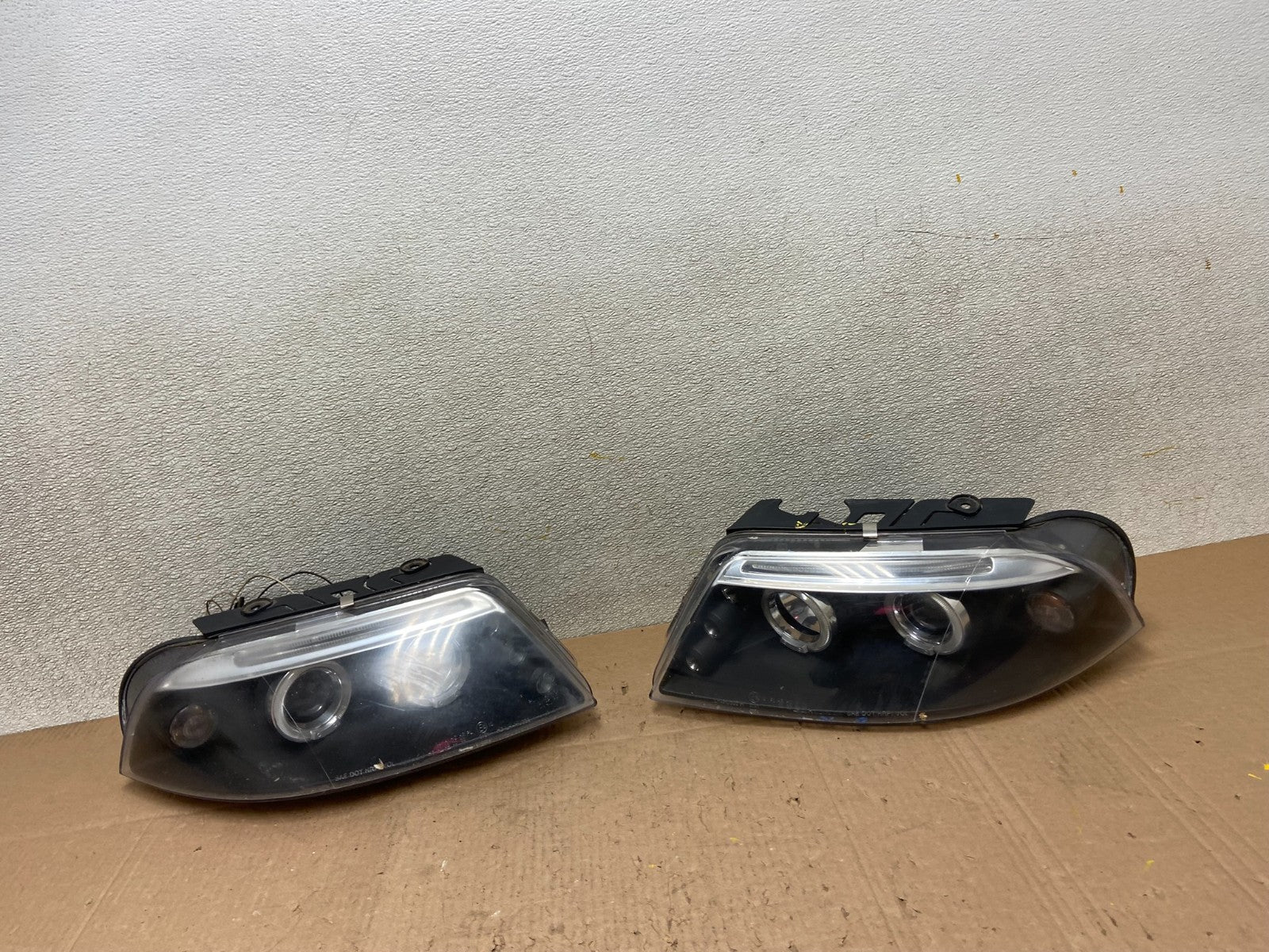 2001-2005 Volkswagen Passat Left+Right Set LED Black Headlight Y2849 DG0