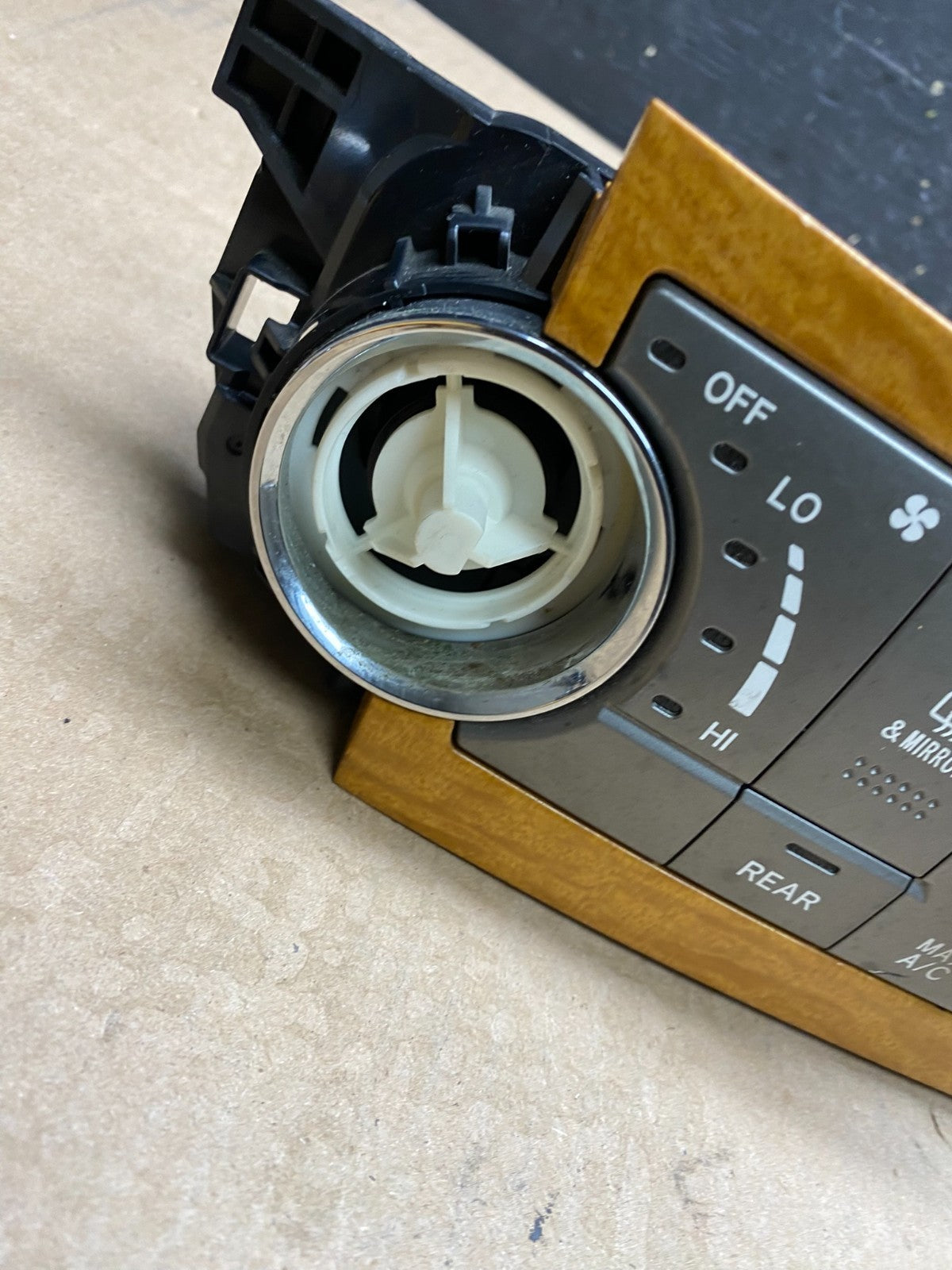 2008 to 2013 Toyota Highlander AC Heat Temp Climate Control Bezel Y9924 DG1