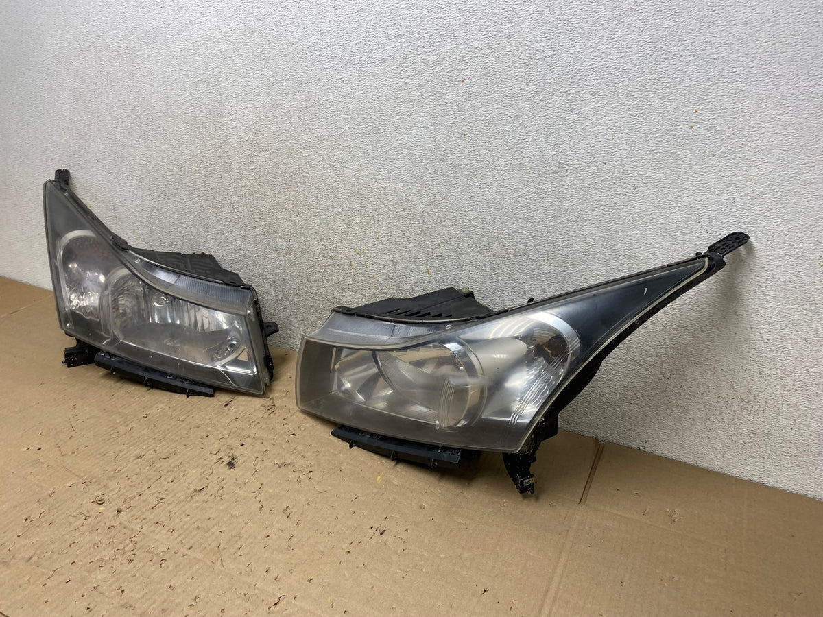 2011 to 2015 Chevrolet Cruze Halogen Left+Right Set Headlights AI2495 LK1