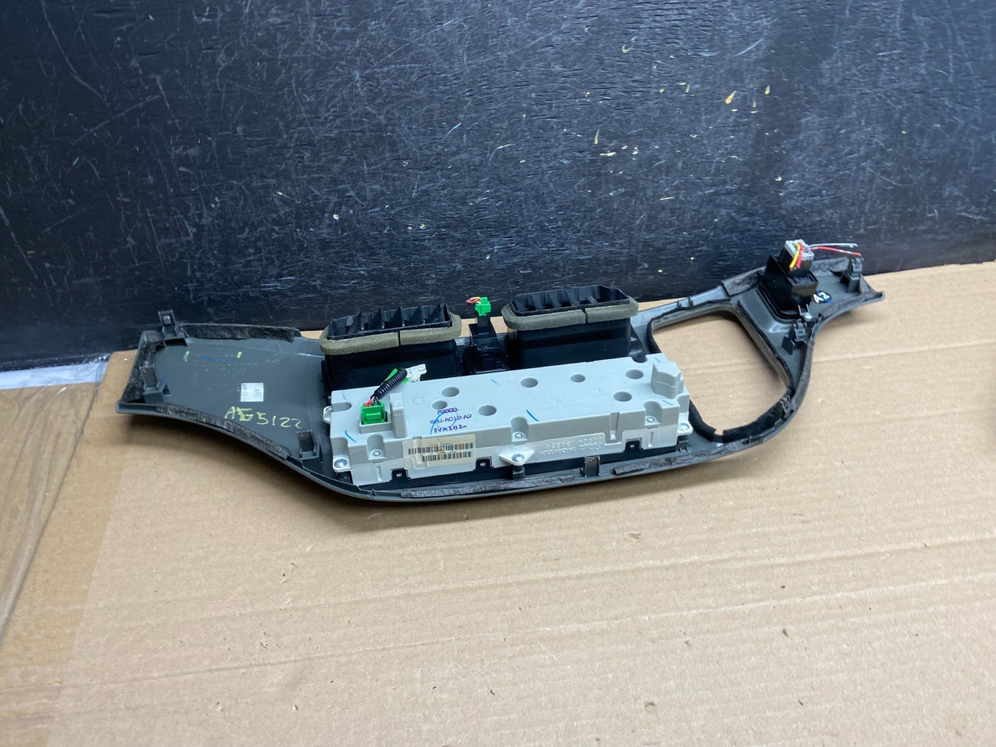 2005 to 2010 Honda Odyssey Radio Climate Control Dash Trim Bezel AG5122 DG5