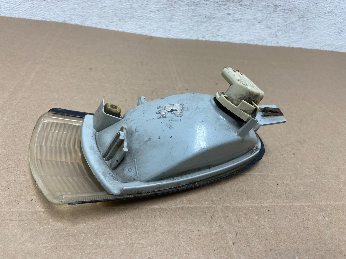1995 to 1999 Buick Riviera Left Driver Side Turn Signal Headlight AE48595