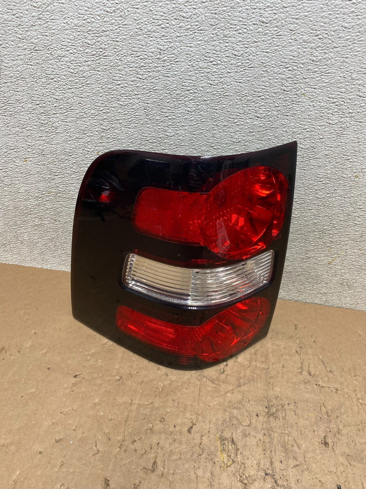 2006 to 2010 Ford Explorer Left Driver Lh Side Tail light OEM R6661 DW0