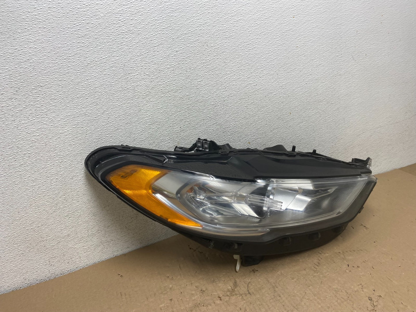 2013 to 2016 Ford Fusion Right Passenger Rh Side Headlight AF42342