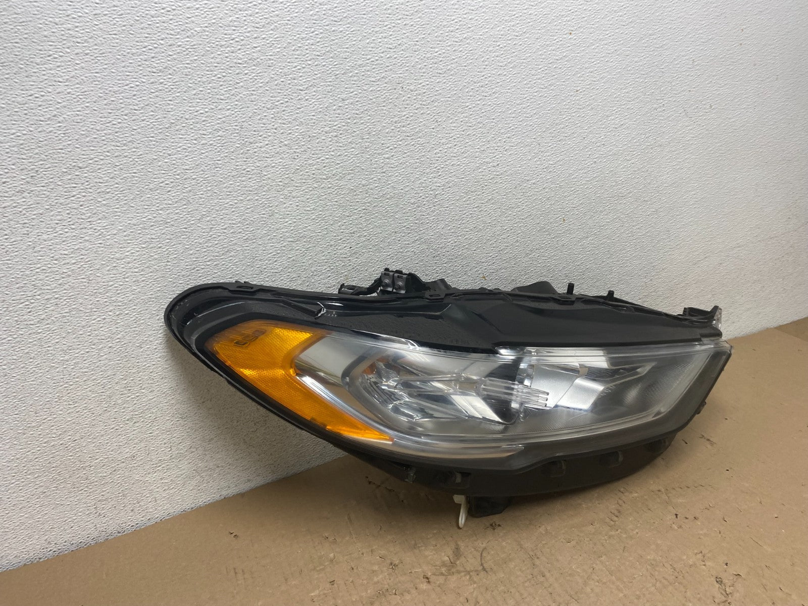 2013 to 2016 Ford Fusion Right Passenger Rh Side Headlight AF42342