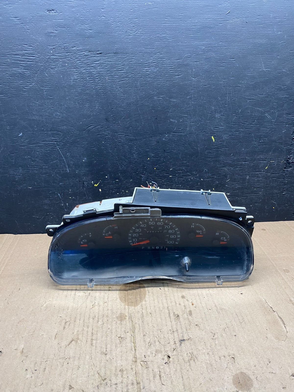 2001 - 2002 Ford Econoline E250 E350 Van Speedometer Instrument Cluster P0011 DG0