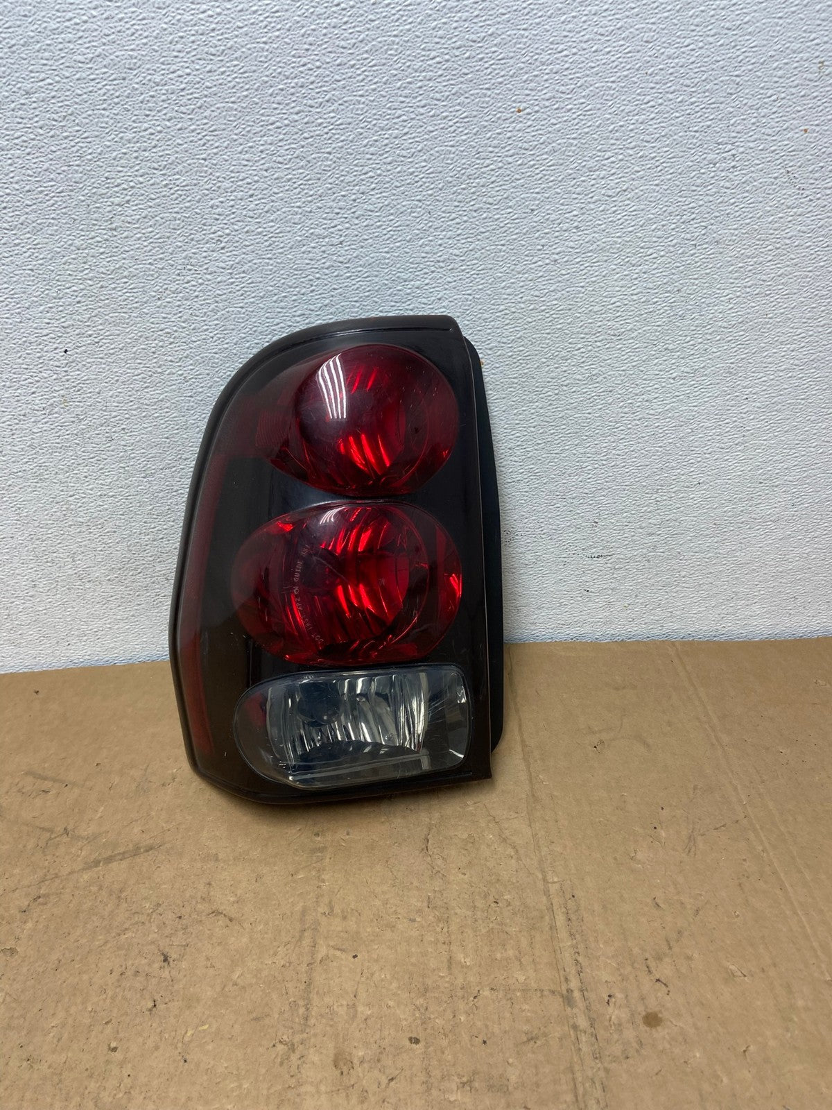 2002 to 2009 Chevrolet Trailblazer Left Driver LH Side Tail Light AD1227 LK0