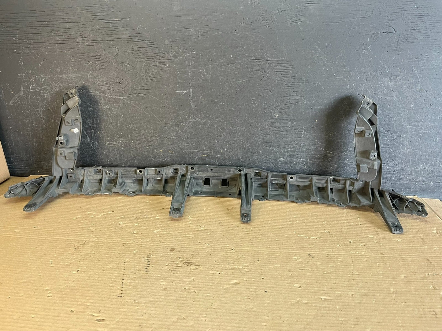 2015 to 2018 Kia Sedona Front Bumper Center Support Reinforcement af3516 DG3