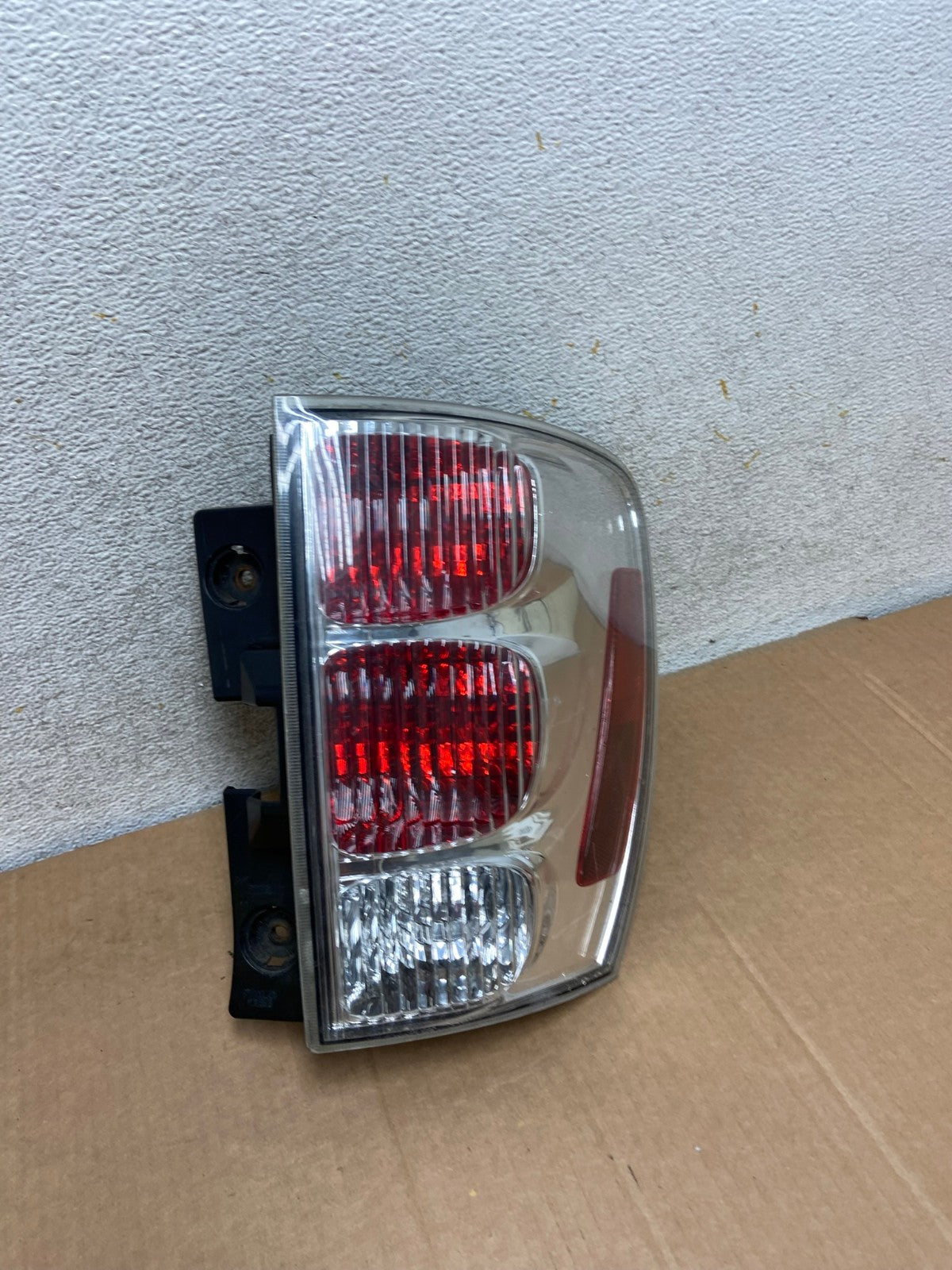 2005 to 2008 Chevrolet Equinox Right Passenger Rh Side Tail Light AI8353 LK2