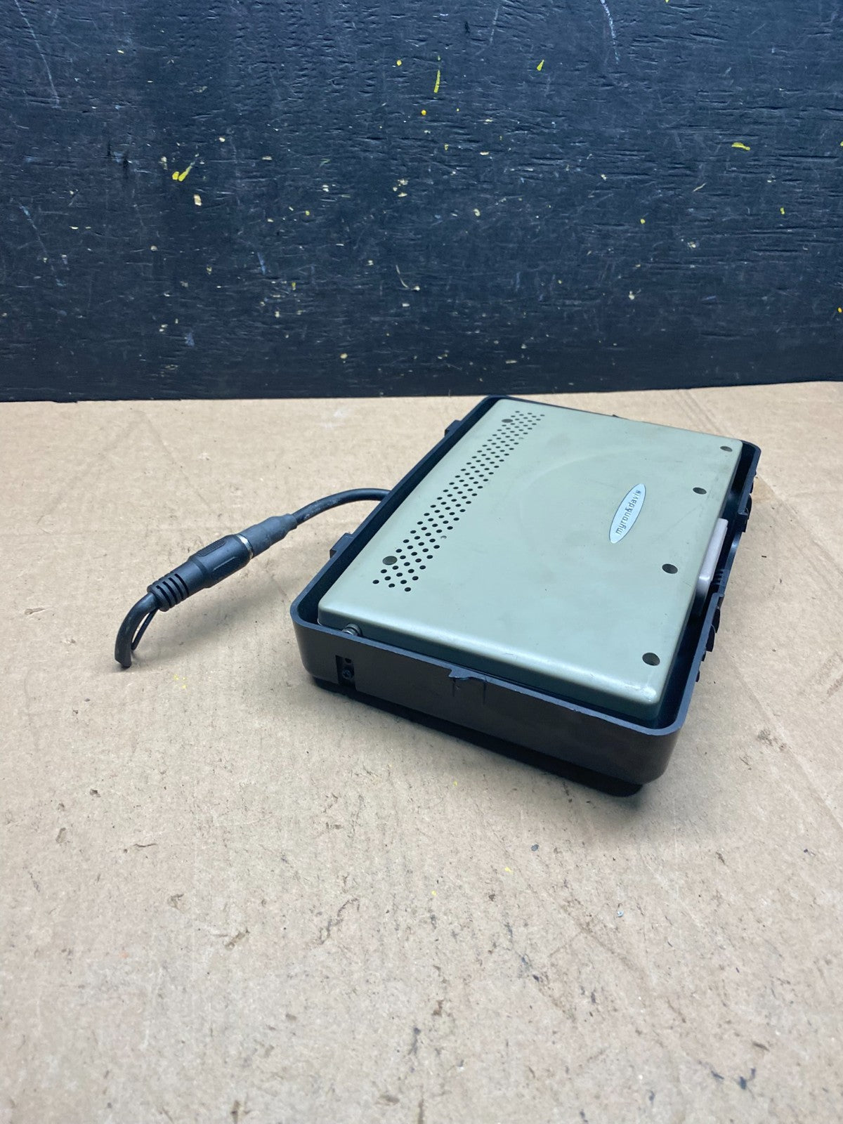 2004 to 2006 Infiniti Qx56 Roof Mounted Display Screen R6420 PS2