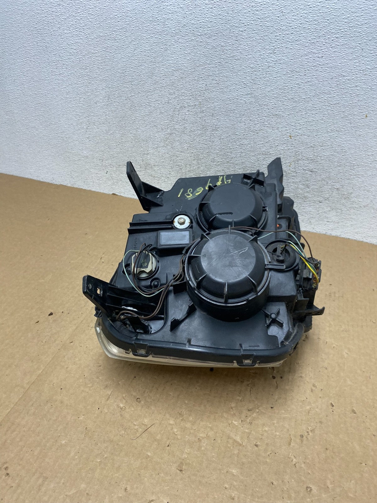 2010 to 2015 GMC Terrain Halogen Left Driver Lh Side Headlight AF9681 DW8
