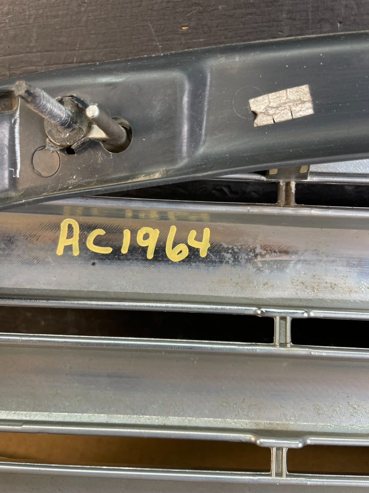 2006 to 2011 Chevrolet HHR Front Upper Grill Grille AC1963 DG6