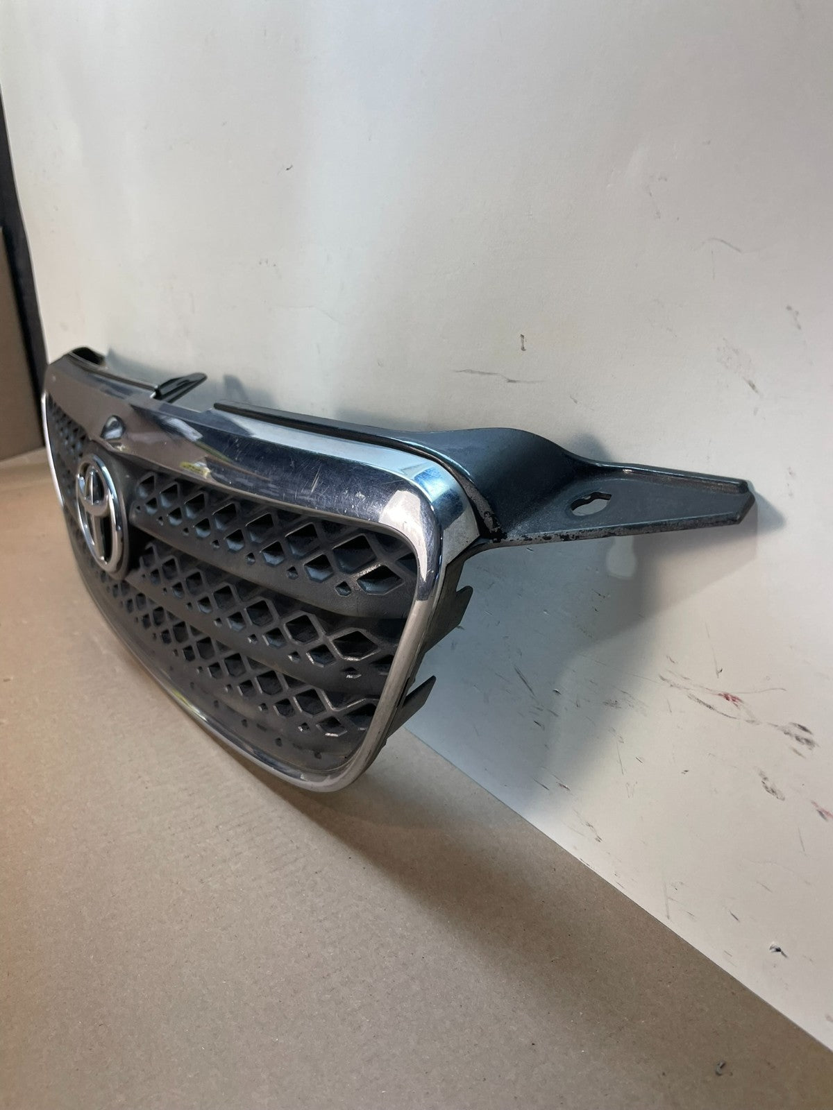 2003 to 2008 Toyota Corolla Front Upper Grill Grille ai8647 DG1