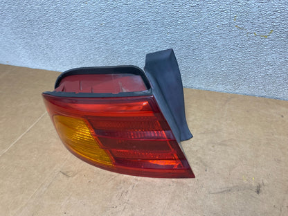 2001 - 2002 Kia Optima Left Driver LH Side Tail light Oem X3796 DG1