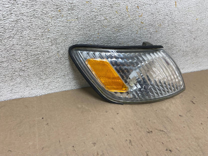 2000 to 2001 Lexus ES300 Right Passenger RH Side Turn Signal AH6894 LK1
