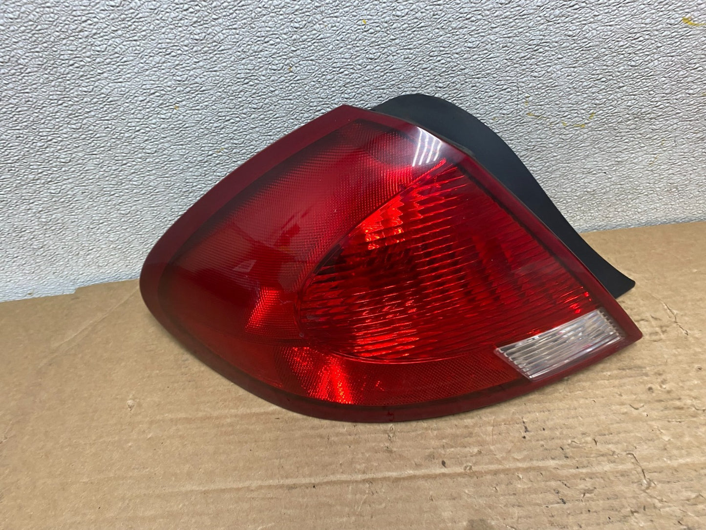 2004 2005 2006 2007 Ford Taurus Left Driver Side Lh Tail Light OEM Z2630 DW0