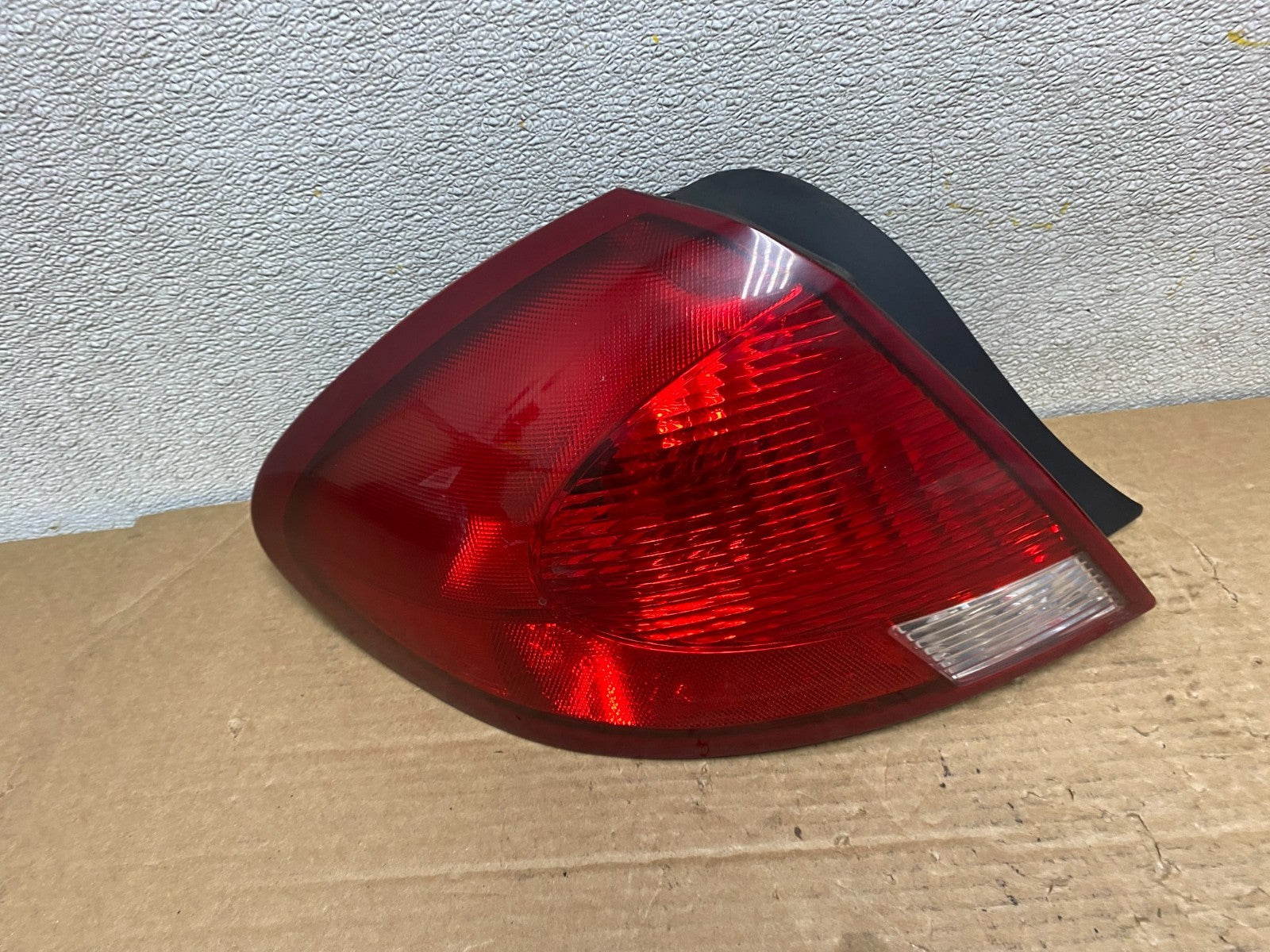 2004 2005 2006 2007 Ford Taurus Left Driver Side Lh Tail Light OEM Z2630 DW0