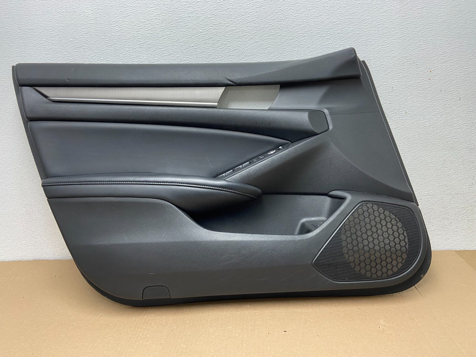 2018-2020 Honda Accord Front Left Driver LH Side Door Panel af3019 DG0