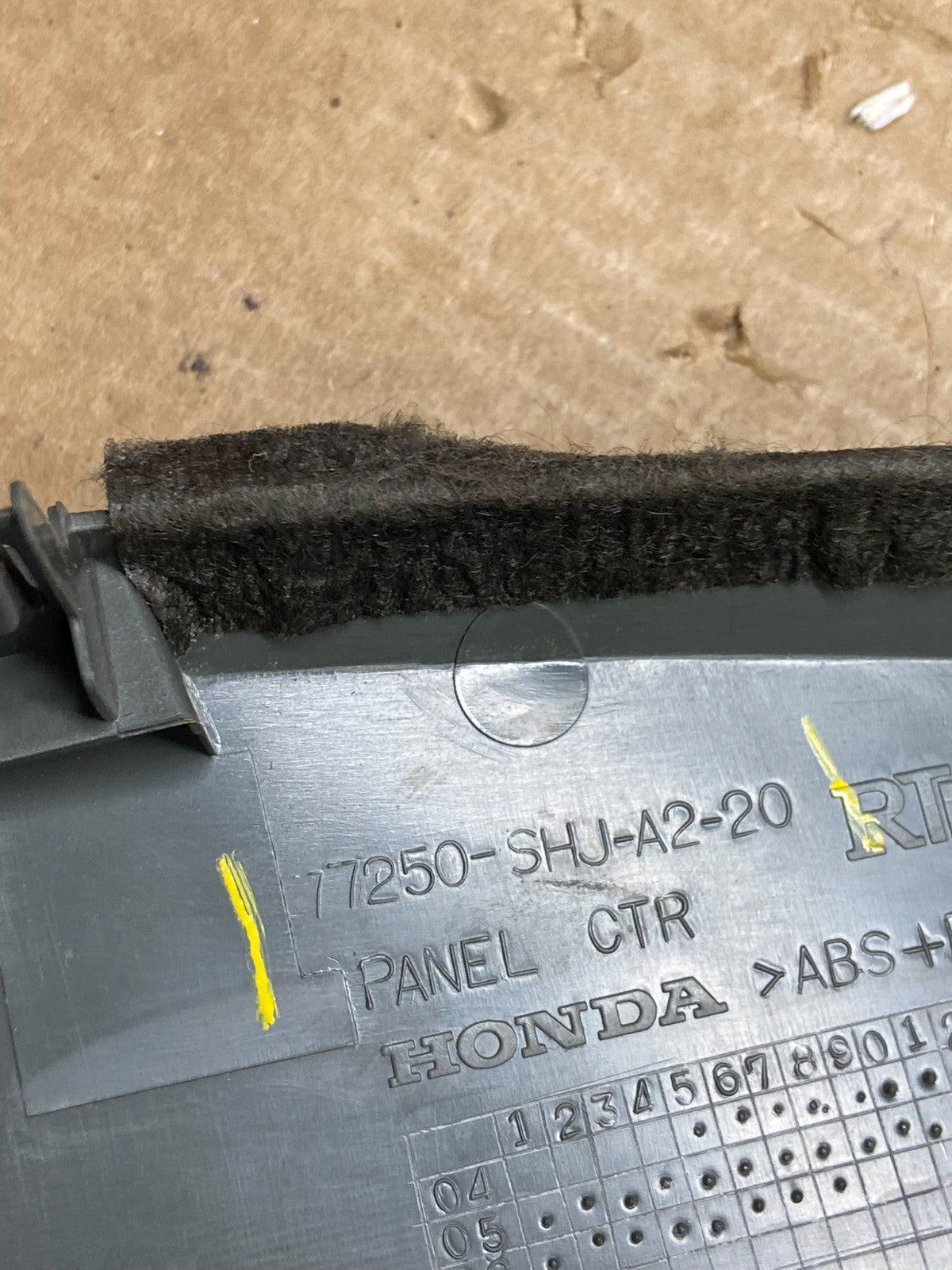2005 to 2010 Honda Odyssey  Radio Climate Control Dash Trim Bezel Oem W3011 DG6